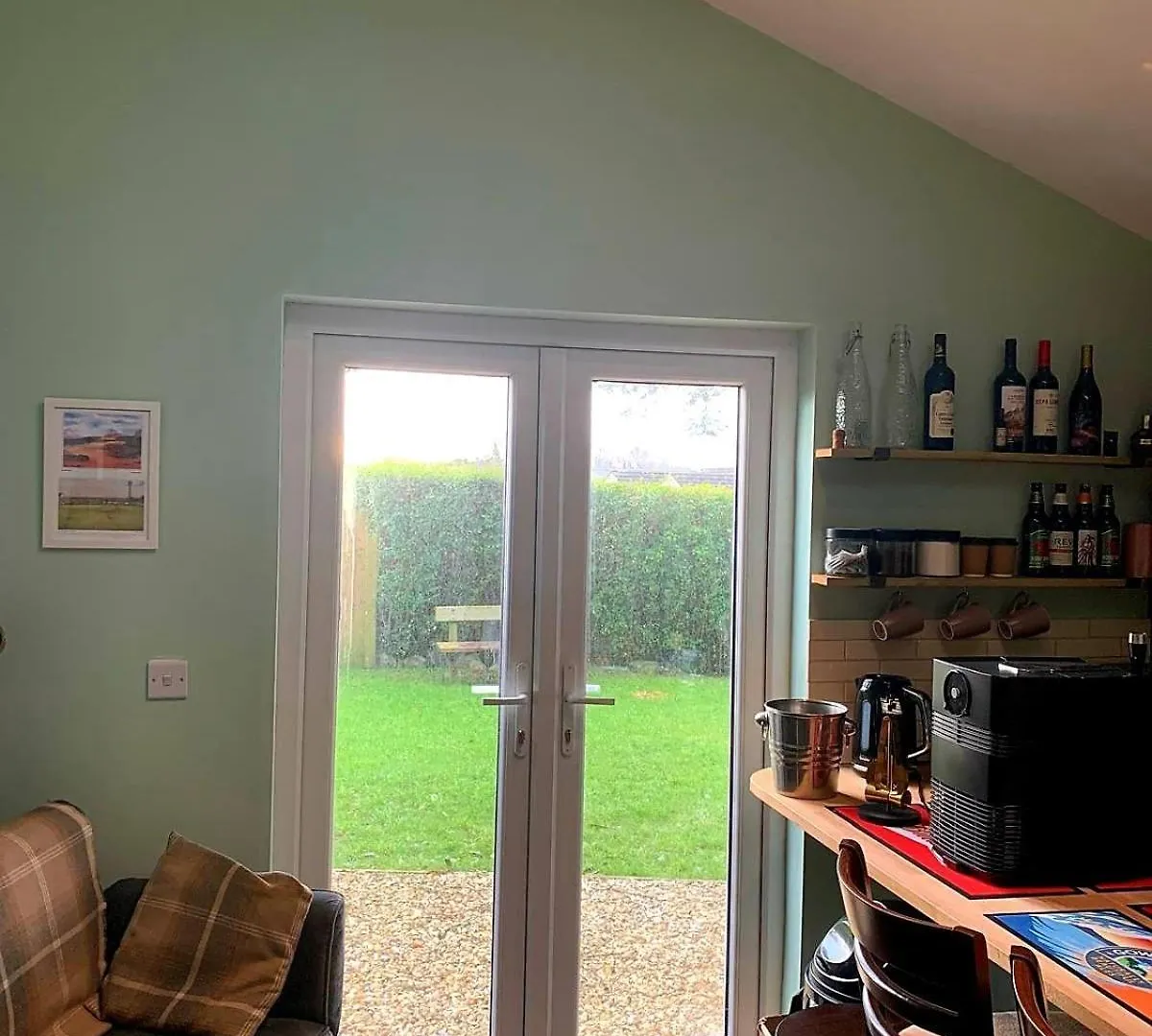 Y Caban-The Cabin-2 Guests-Private Parking-Fast Wifi Llanelli Apartment