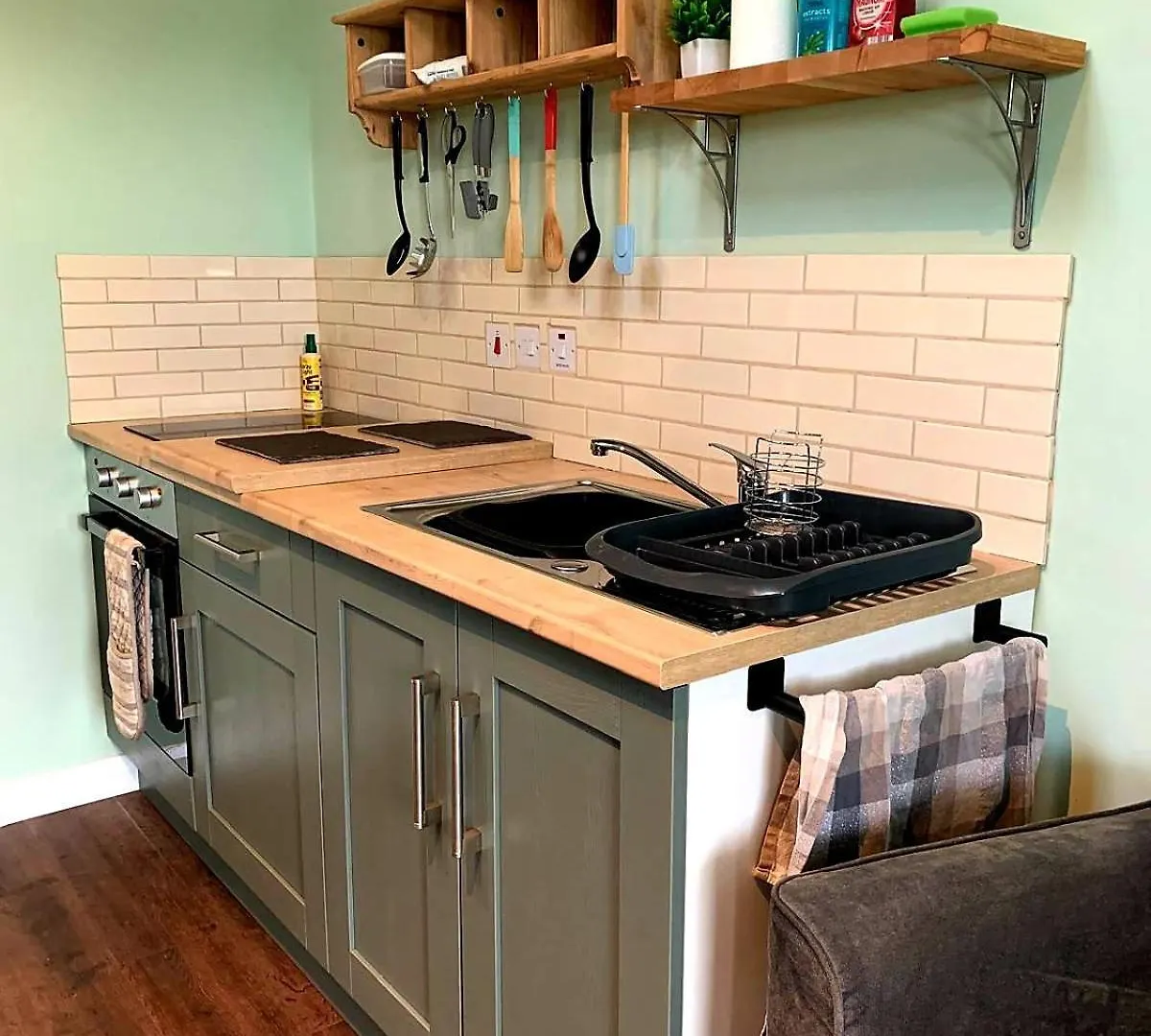 Y Caban-The Cabin-2 Guests-Private Parking-Fast Wifi Llanelli